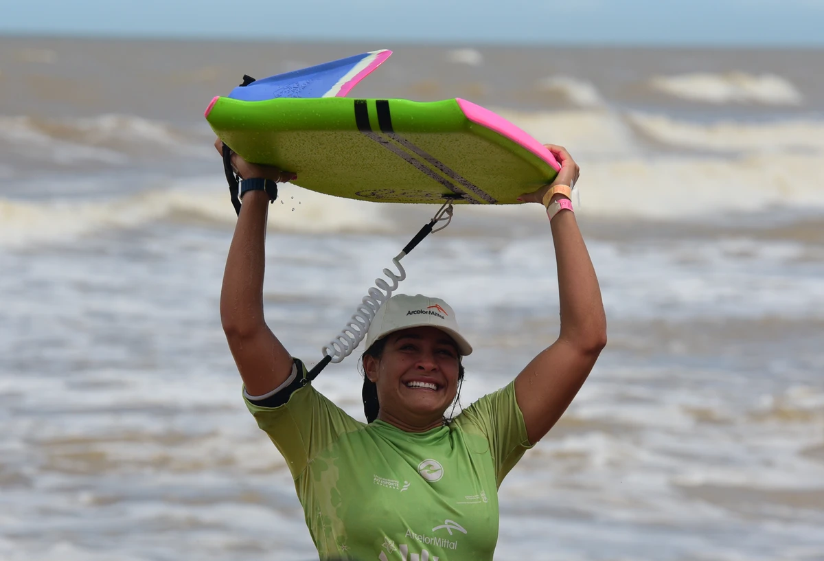 Luna Hardman ganha Mundial de Bodyboarding  em Jacaraípe, Serra por Carlos Alberto Silva