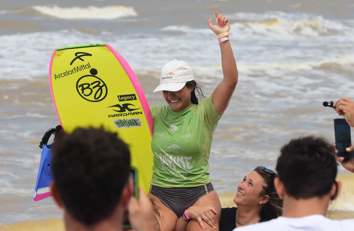 Luna Hardman no Mundial de Bodyboarding  em Jacaraípe, Serra por Carlos Alberto Silva