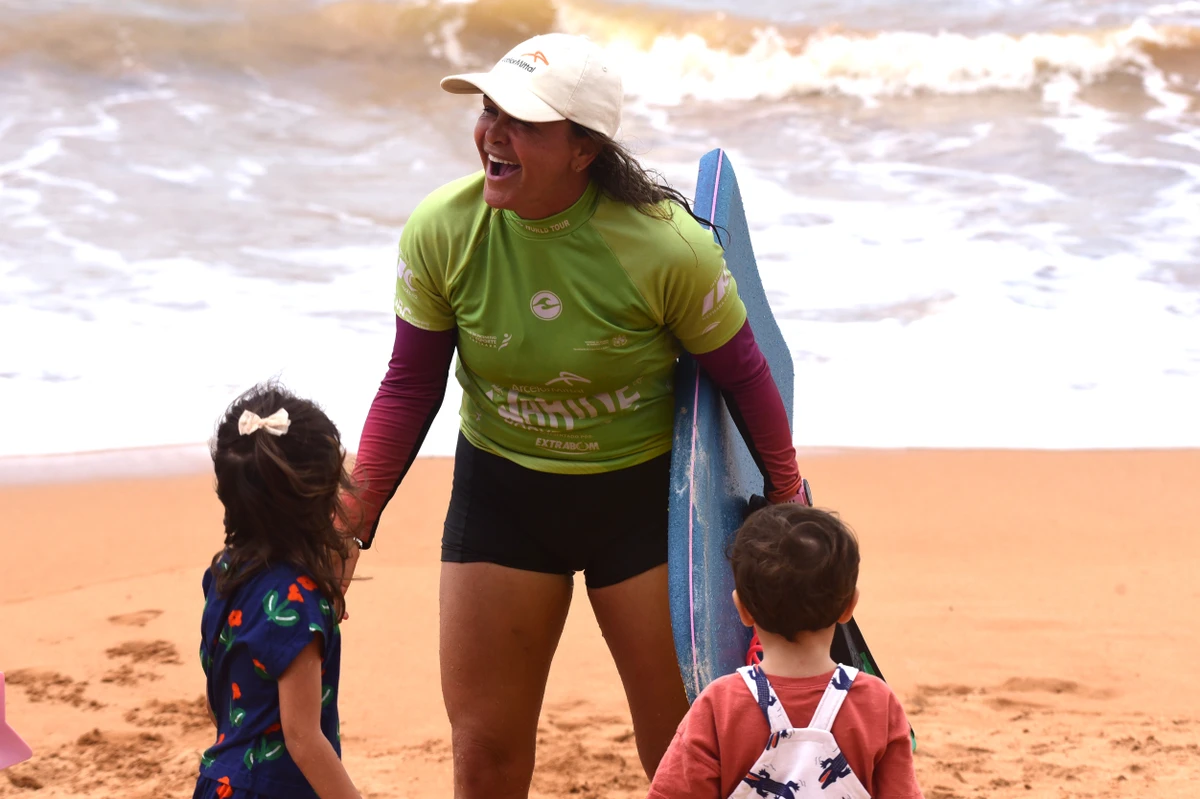 Neymara Carvalho no Mundial de Bodyboarding  em Jacaraípe, Serra por Carlos Alberto Silva