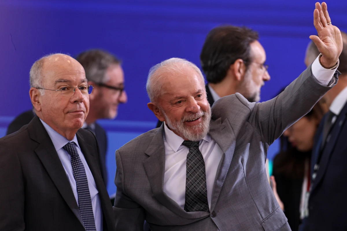 O ministro de Relações Exteriores, Mauro Vieira, e o presidente Luiz Inácio Lula da Silva