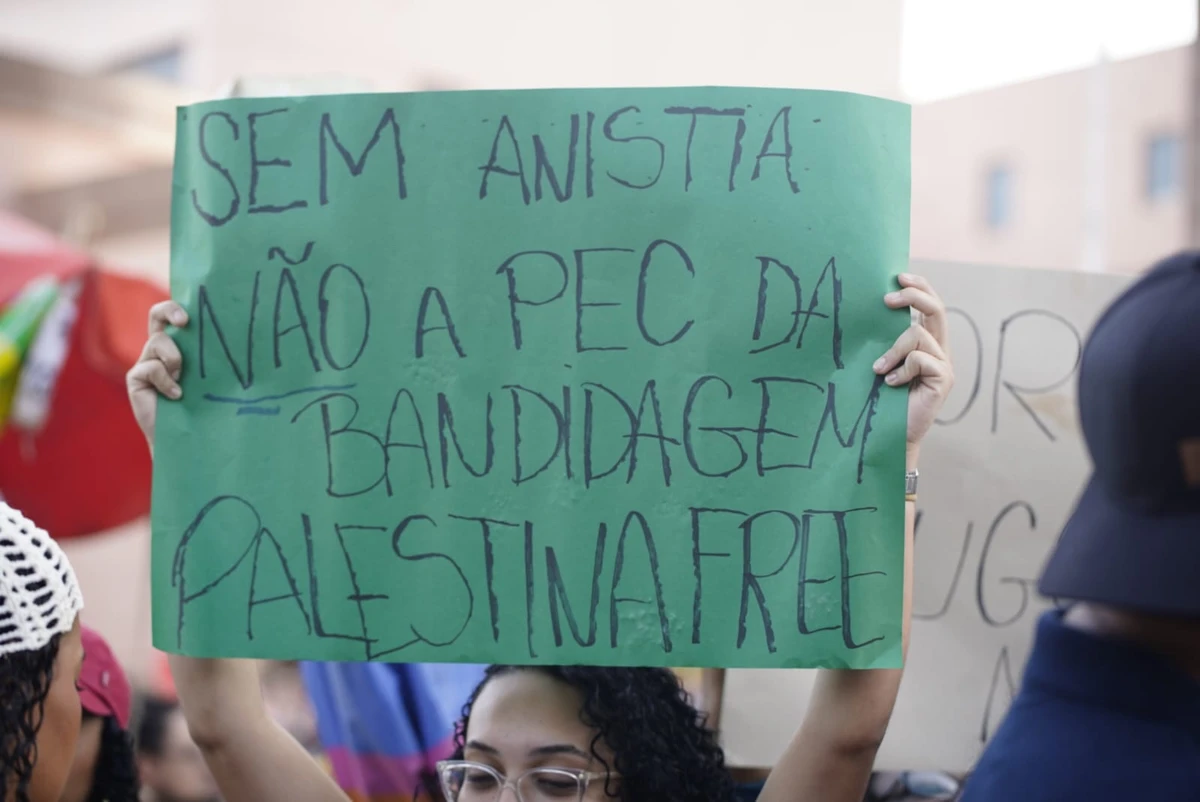Ato contra a chamada 'PEC da blindagem' e ao projeto de lei que prevê anistia aos envolvidos no 8 de janeiro acontece neste domingo (21) em Vitória por Fernando Madeira 