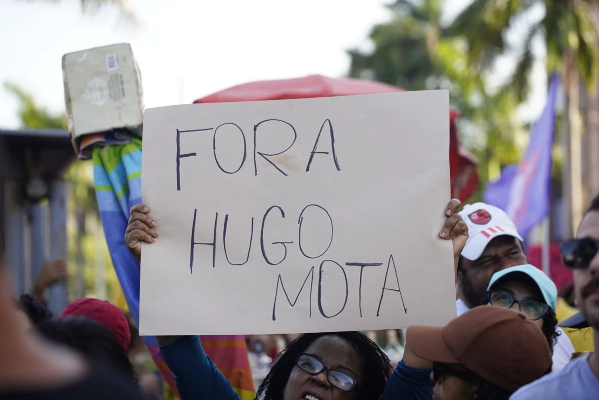 Ato contra a chamada 'PEC da blindagem' e ao projeto de lei que prevê anistia aos envolvidos no 8 de janeiro acontece neste domingo (21) em Vitória por Fernando Madeira 