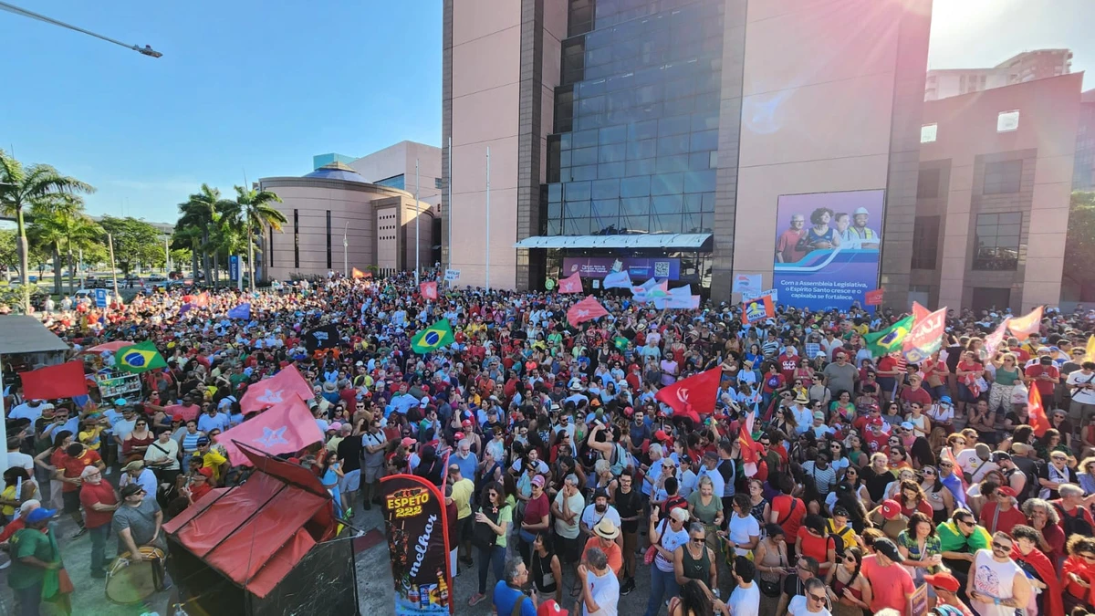 Ato em Vitória contra a 'PEC da blidagem' e ao 'PL da anistia' reúne representantes de diversas categorias, movimentos sociais e entidades da sociedade civil