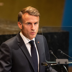 Falando na ONU em Nova York, o presidente Emmanuel Macron disse que 'chegou a hora da paz'.