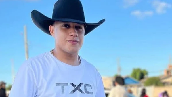 Caminhonete capotou na rodovia em direção a Regência, na noite de domingo (21); além das vítimas, policiais localizaram arma de fogo e munições em área próxima ao acidente