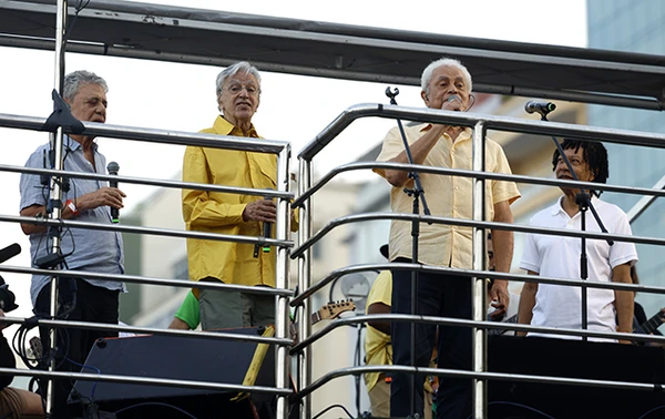 Chico Buarque, Caetano Veloso e Djavan participaram de ato contra a PEC da Blindagem