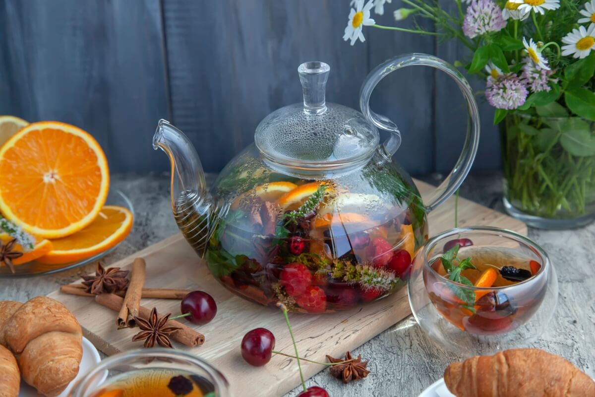 Chá de frutas e especiarias (Imagem: Maryko_ff | Shutterstock)
