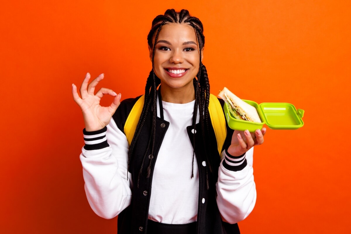 Seguir uma dieta equilibrada pode melhorar a concentração no Enem (Imagem: Roman Samborskyi | Shutterstock)