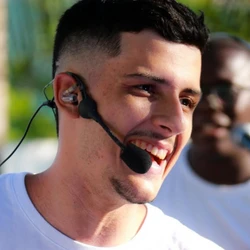 O cantor Leozinho tem uma história de vida forte