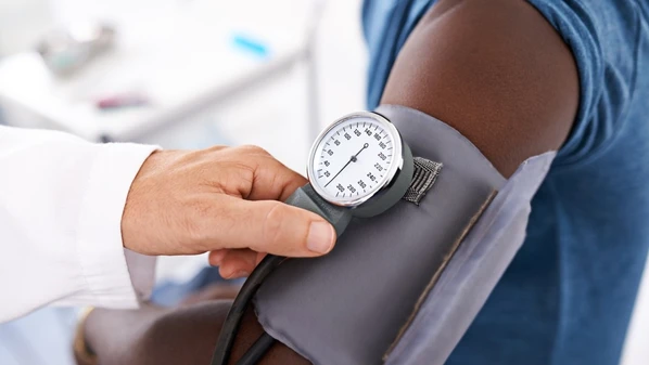 Sobre hipertensão, os pesquisadores estimam que até 1/3 dos pacientes não logrem controle adequado com os tratamentos hoje disponíveis. O novo medicamento se mostrou eficaz e com poucos efeitos colaterais