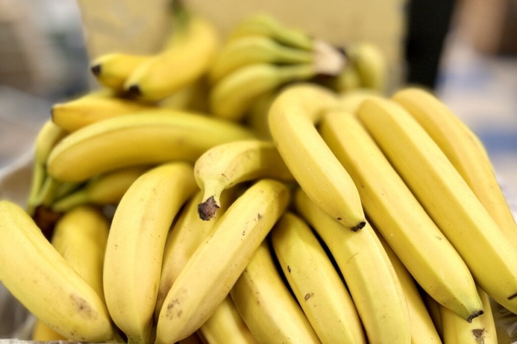 A banana ajuda a melhorar a qualidade do sono (Imagem: vipvn | Shutterstock) 