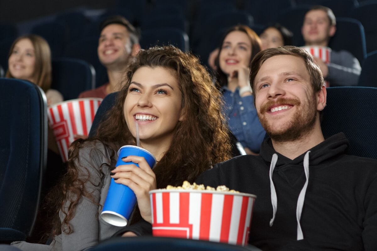 Outubro reserva grandes lançamentos no cinema (Imagem: Nestor Rizhniak | Shutterstock)
