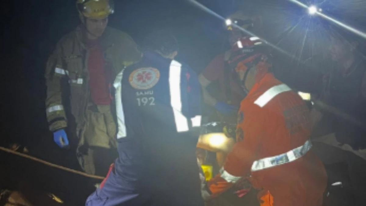 Ônibus que seguia para Vitória se envolve em acidente em Minas Gerais por Divulgação CBMMG