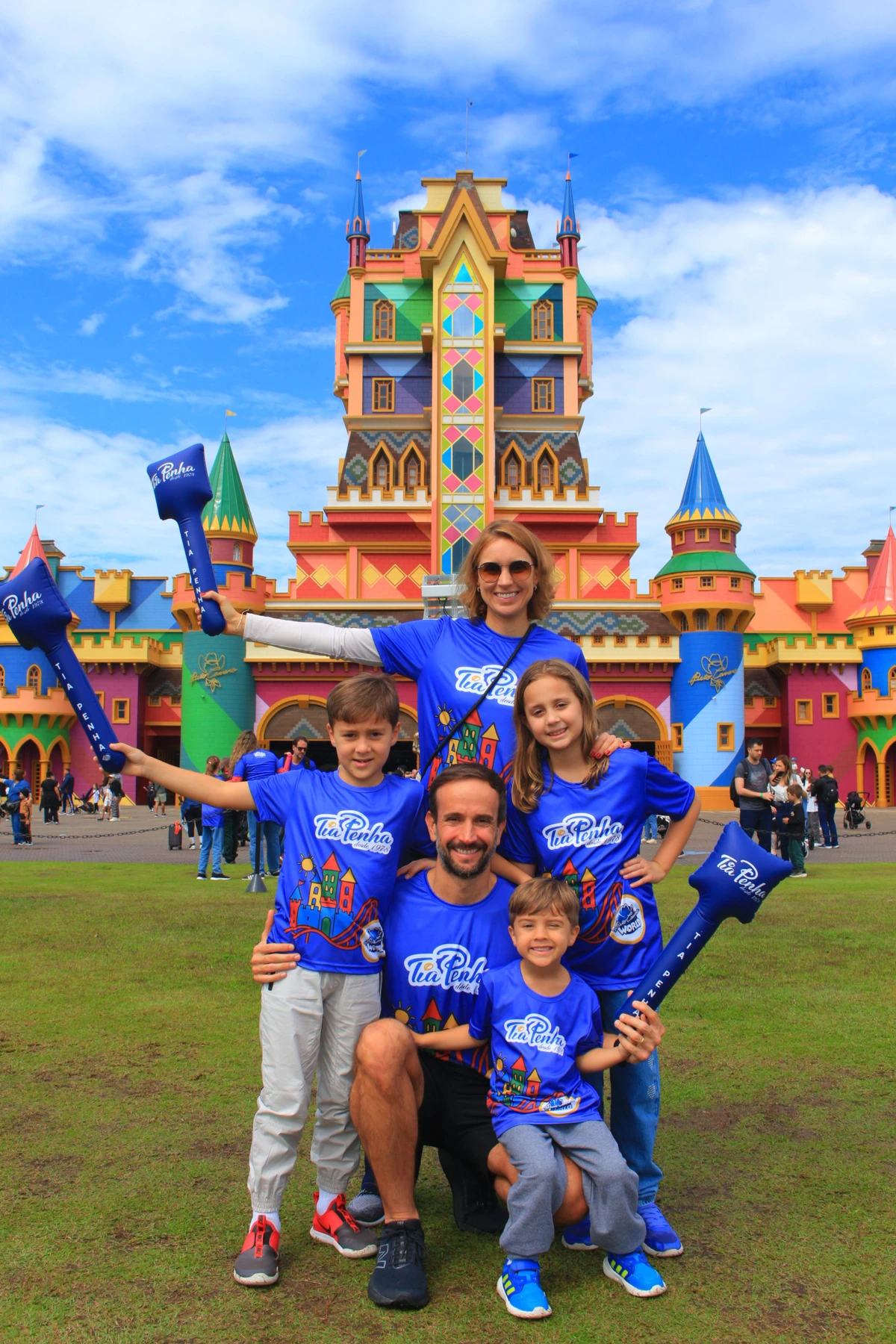 Paula Segui e Pedro Daher com os filhos Vicente, Helena e Henrique!