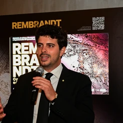 "O que torna Rembrandt atemporal é a capacidade de capturar a alma humana. Suas obras traduzem emoções e dilemas universais, como dor, fé, amor, envelhecimento e esperança. Olhar para uma gravura sua é atravessar os séculos e ainda encontrar relevância, humanidade e verdade”