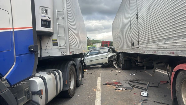 A colisão aconteceu nesta quarta-feira (24), próximo à estátua do Buda, na região de Pedro Palácios e uma pessoa ficou ferida