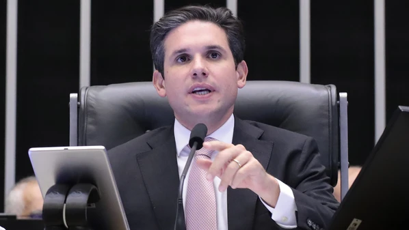 O atual presidente da Câmara acrescentou que  ex-assessora de Lira foi fundamental no “aprimoramento dos sistemas de rastreabilidade da proposição, indicação e execução de emendas parlamentares”