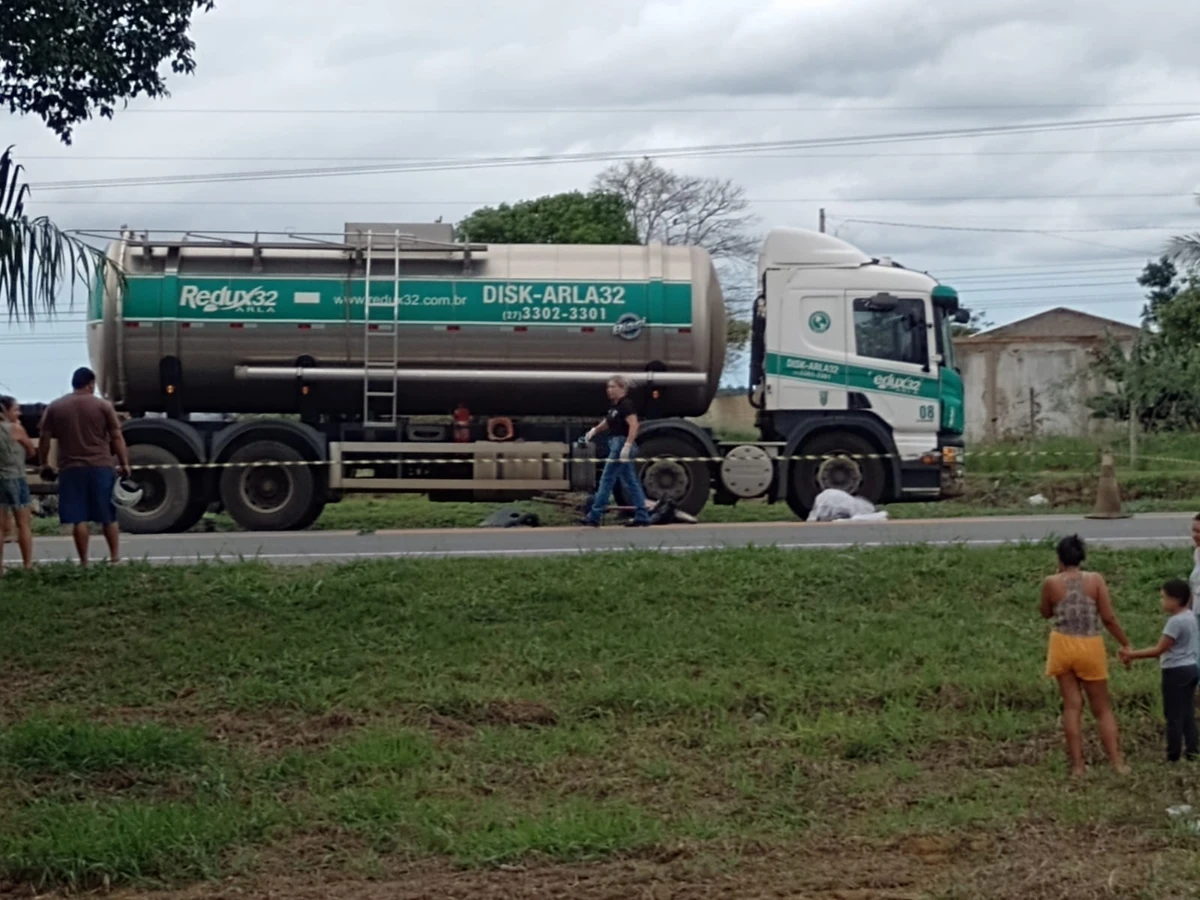 Ciclista morreu atropelado por um caminhão na BR 101 em Rio Quartel, Linhares