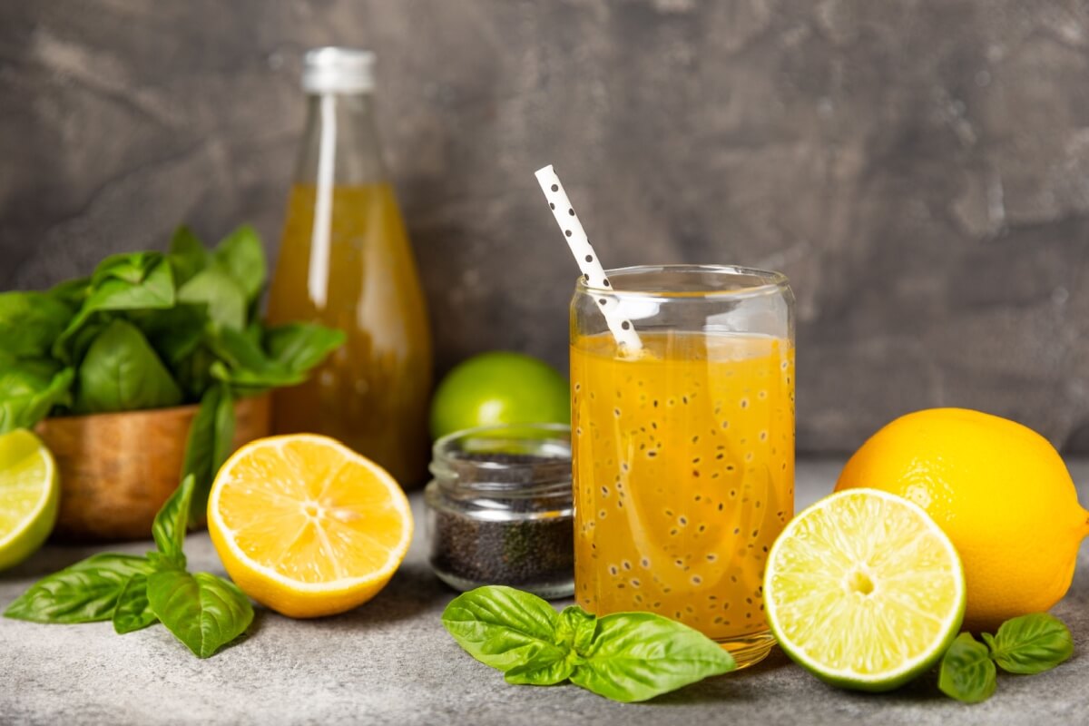 Suco de laranja com manjericão e chia (Imagem: Avocado_studio | Shutterstock)