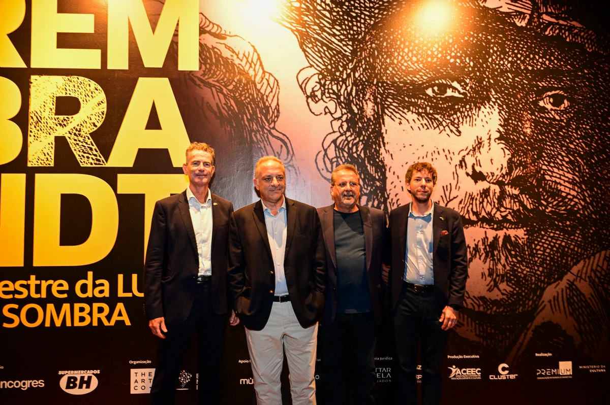 Job Runhaar, cônsul dos Países Baixos no Rio de Janeiro, Diego D`Ermoggine, organizador da exposição, Álvaro Moura, diretor da Premium e Micha Schijlen