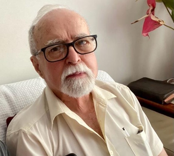 José Augusto de Carvalho era apaixonado pelos livros e pelas salas de aula