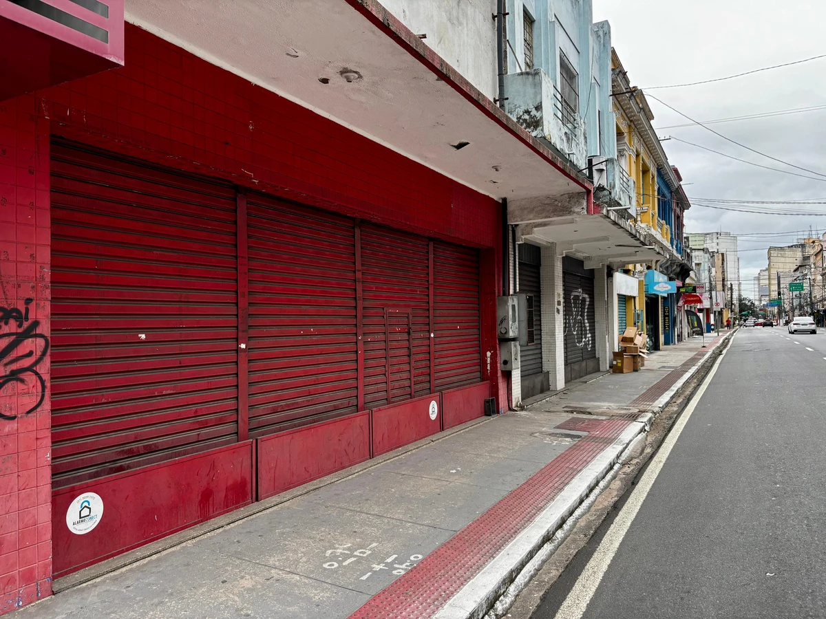 Lojas fechadas da avenida Jerônimo Monteiro, no Centro de Vitória