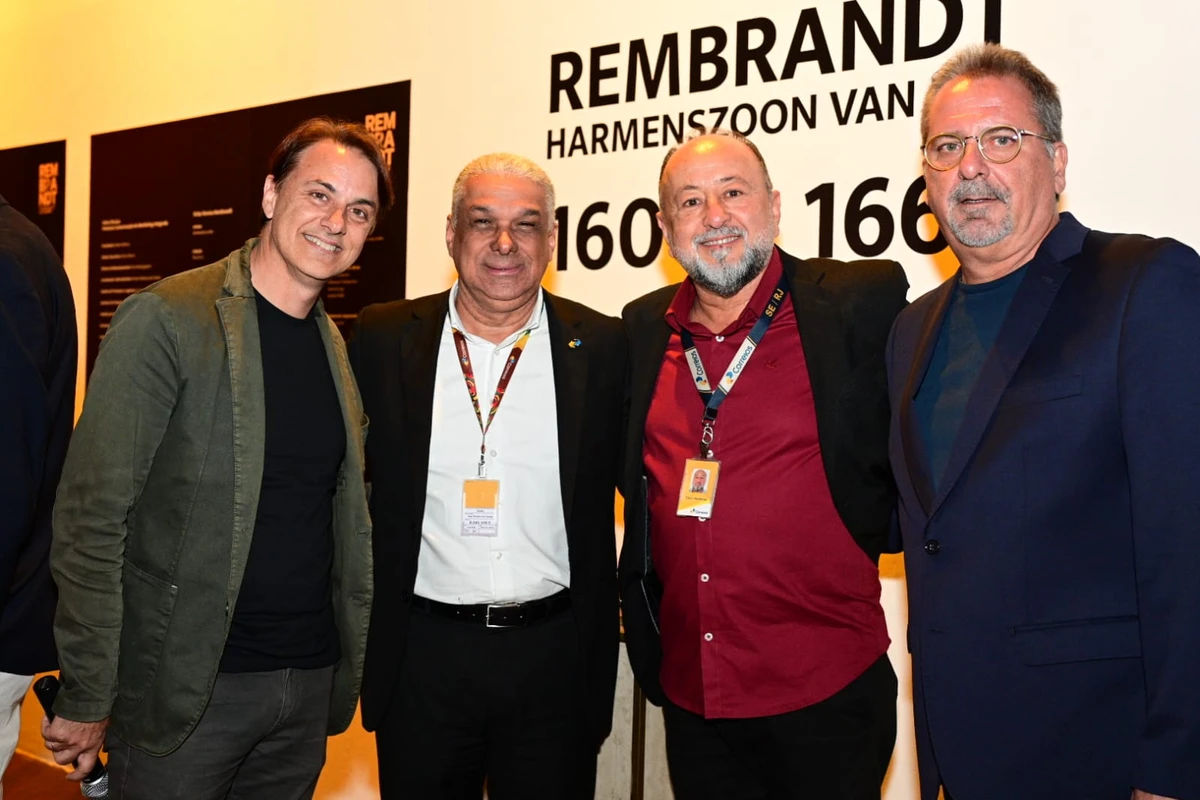 Marcelo Lages, diretor artístico da exposição, e Álvaro Moura, diretor geral, receberam representantes do Centro Cultural Correios: José Oliveira, superintendente dos Correios no Rio, e Ednor Medeiros, gerente do equipamento cultural 