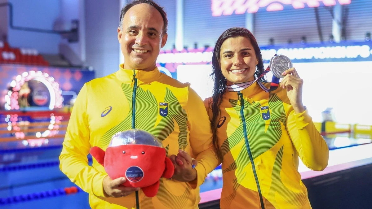 Mariana Gesteira e seu técnico Léo Miglinas