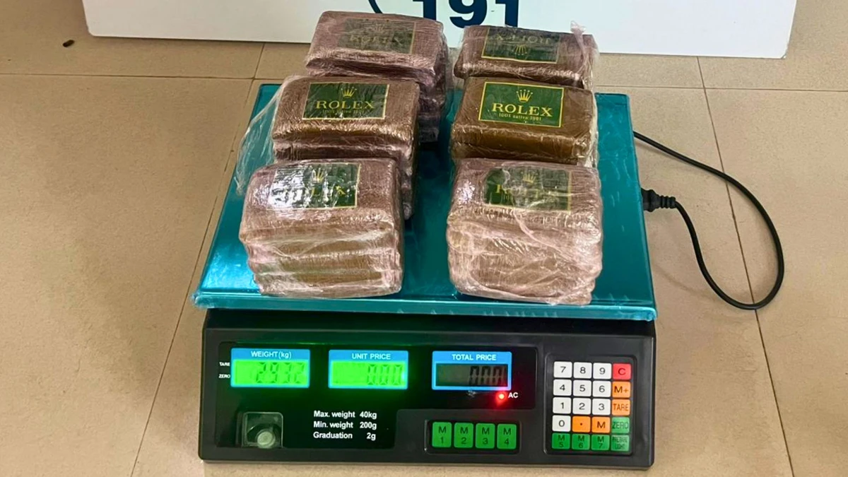 2, 932 quilos: a quantidade de droga apreendida com passageiro dentro de ônibus em Guarapari