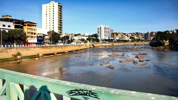 Agersa explicou que um acidente ocorreu durante uma obra do DER-ES, que causou a perfuração de uma tubulação de água