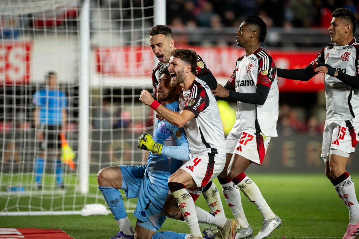 Nos pênaltis, Flamengo supera o Estudiantes e avanças às semifinais da Libertadores