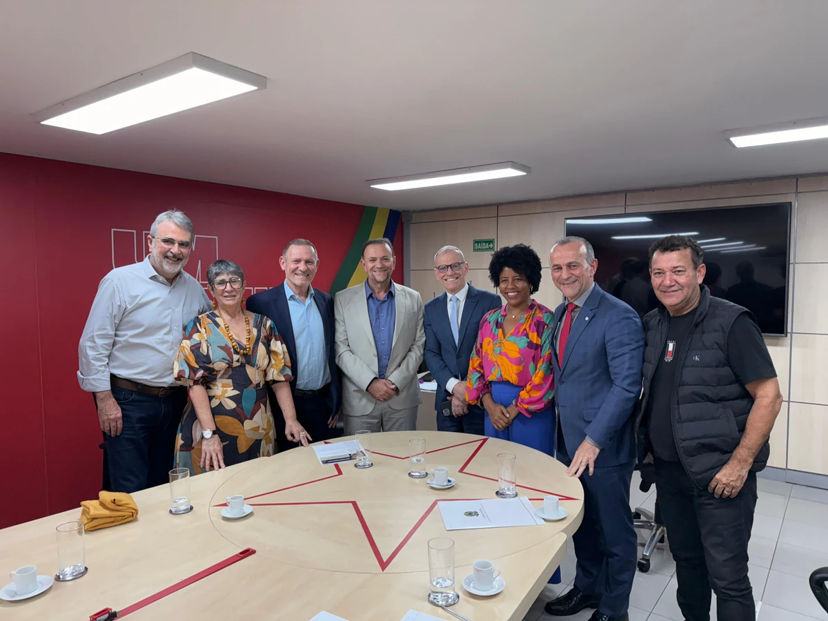 Petistas do ES reunidos com o presidente nacional do PT, Edinho Silva, em Brasília