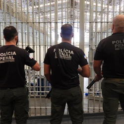 Ao se apresentar no local do teste, é necessário apresentar documento oficial de identificação com foto, o termo de responsabilidade e triagem e o atestado médico