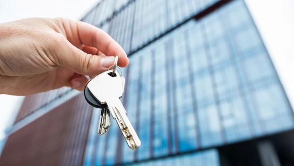 Em vez de restringir a solução a um grupo específico, o STF tende a reafirmar que qualquer entidade financeira pode celebrar contrato particular de financiamento imobiliário, com a garantia prevista na lei