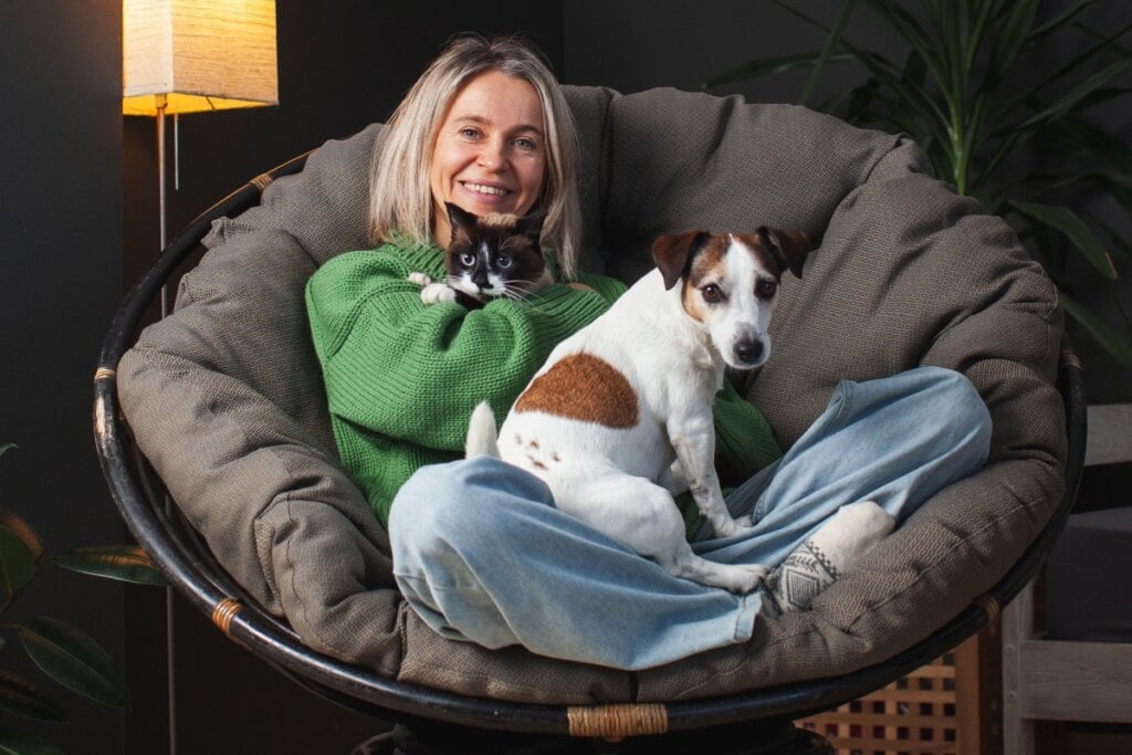 Lola é um nome ideal para cadelas que fazem amizades com facilidade, tanto com pessoas quanto com outros animais (Imagem: Gladskikh Tatiana | Shutterstock)