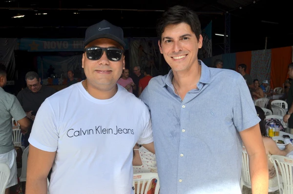 Matheus Pereira e o aniversariante Mazinho dos Anjos
