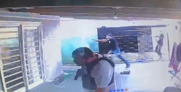 Operação da Polícia Civil do Paraná para resgatar mulher vítima de cárcere privado em Araucária, na Região Metropolitana de Curitiba