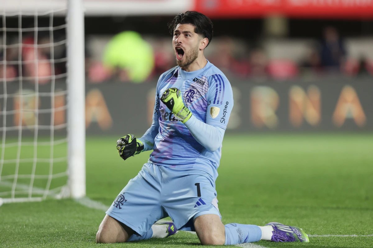 Rossi defendeu dois pênaltis contra o Estudiantes e classificou o Flamengo na Libertadores