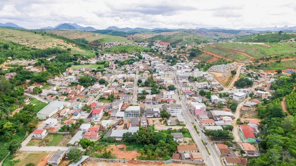 Mulher abriu escritório, oferecia serviços jurídicos nas redes sociais e chegou a atender clientes sem registro na Ordem; operação da Polícia Civil apreendeu documentos e equipamentos