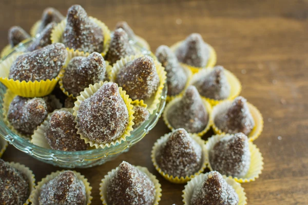 Cajuzinhos-doce-tradicional-de-aniversário