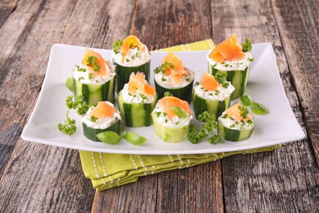 Canapé de pepino (Imagem: margouillat photo | Shutterstock)