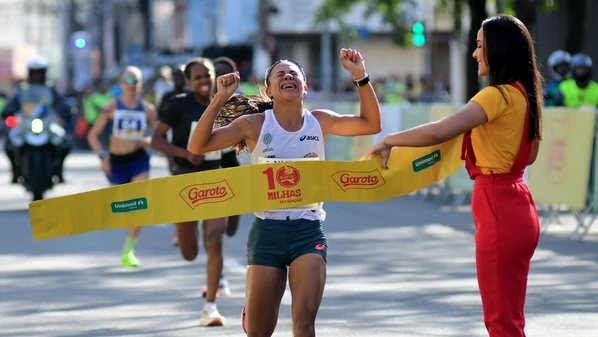 A maior corrida do Espírito Santo reuniu atletas profissionais, amadores, jovens e veteranos no percurso entre Vitória e Vila Velha