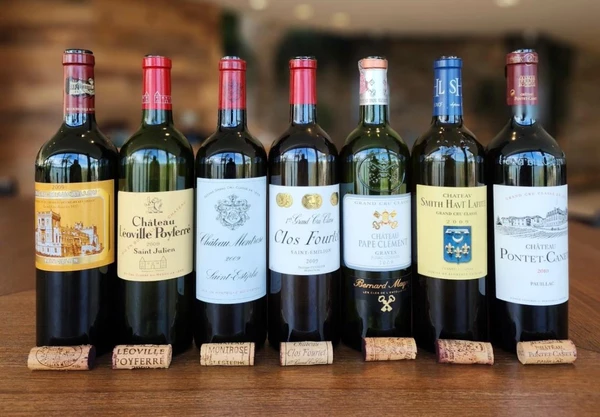 Ducru-Beaucaillou 2009, Leoville-Poyferré 2009, Montrose 2009, Clos Fourtet 2009, Pape-Clement 2009, Smith-Haut-Lafitte 2009 e Pontet-Canet 2010