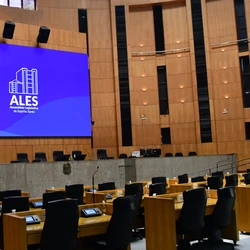 Há postos de oficial investigador de polícia, consultor legislativo, professor, técnico-administrativo, assistente social, psicólogo, entre outras oportunidades