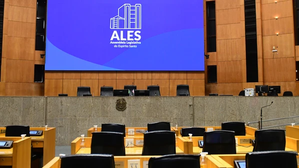 No intervalo de pouco mais de duas semanas, ex-prefeito sofreu as duas "sanções"