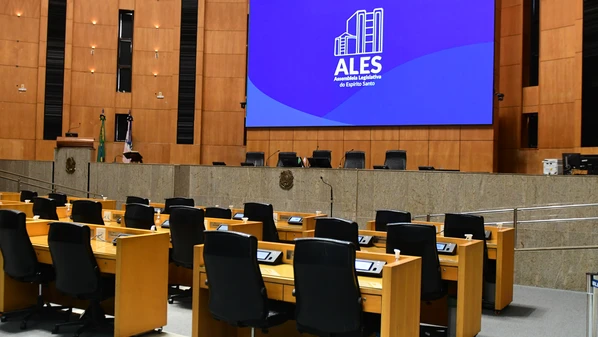 Há oportunidades para professor, guarda-vidas, oficial investigador de polícia, analista legislativo, agente socioeducativo, engenheiro, entre outros postos