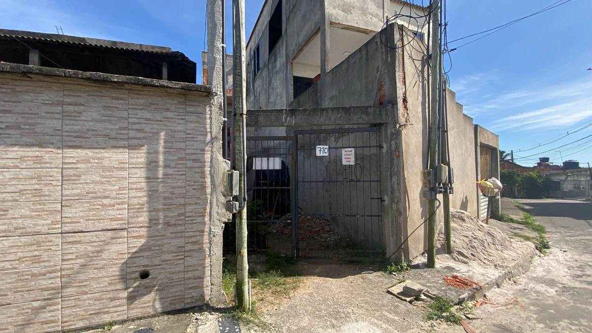 Casa que fica nos fundos de quintal foi invadida por criminosos em Balneário de Carapebus