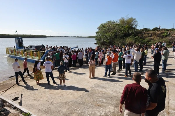 Sistema de travessia por balsa é inaugurado em Conceição da Barra, no ES por Hélio Filho/Secom (Governo do ES)