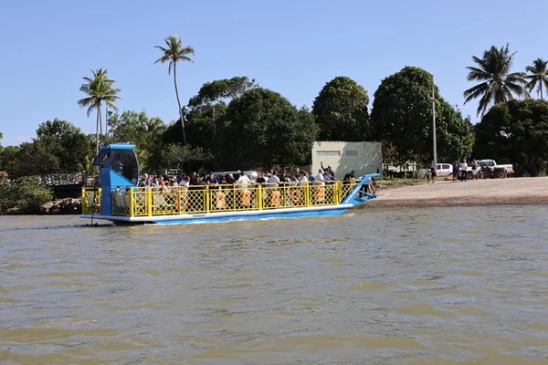 Sistema de travessia por balsa é inaugurado em Conceição da Barra, no ES por Hélio Filho/Secom (Governo do ES)