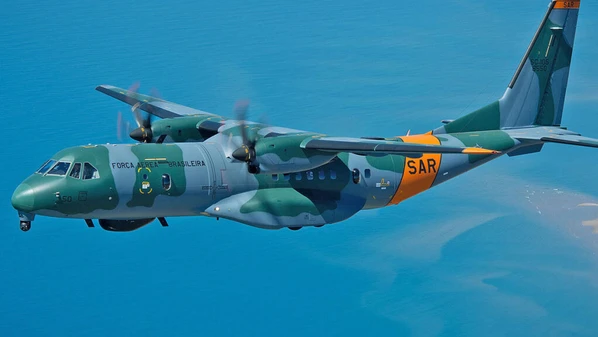 O Airbus SC-105 Persuader possui um sistema eletro-óptico de busca de imagem através do espectro infravermelho, o que permite detectar, por meio do calor, uma aeronave acidentada à noite e até uma pessoa no mar